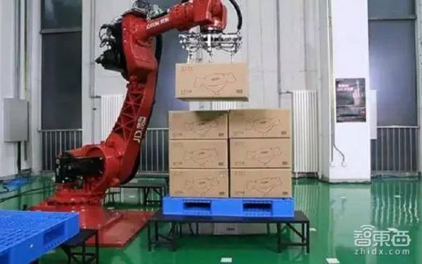 京東菜鳥物流戰(zhàn)互掐 機器人已展開決斗！